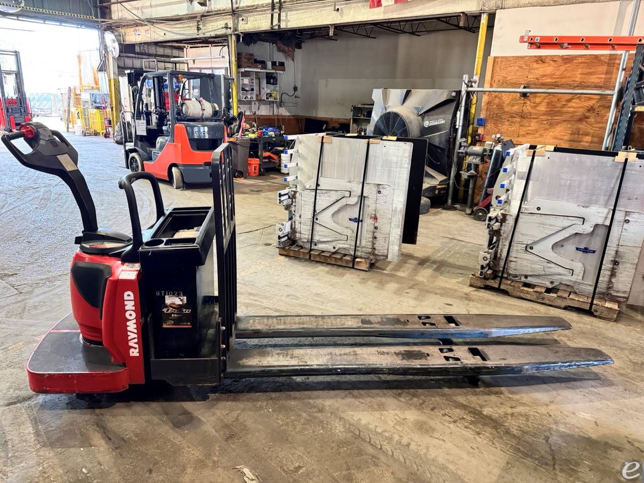2015 Raymond 8410