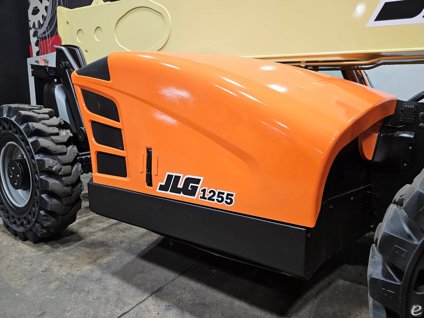 2017 JLG 1255