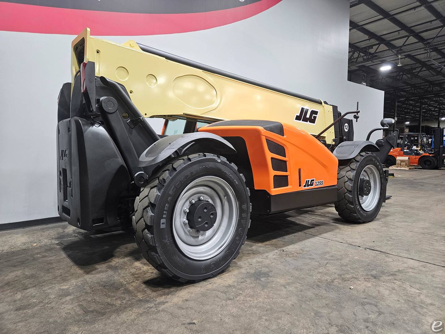 2016 JLG 1255