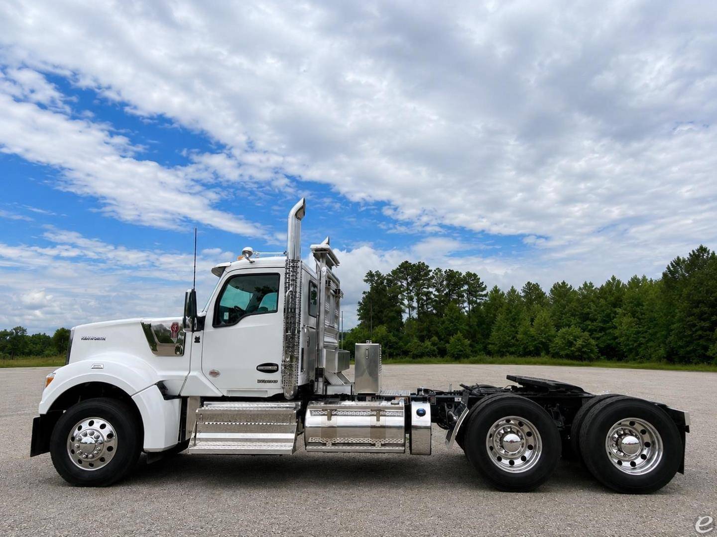 2025 Kenworth W990