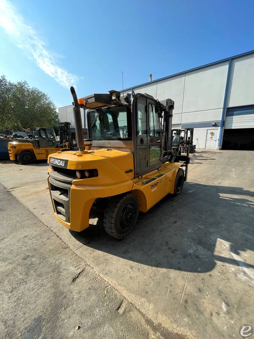 2019 Hyundai 70D-9