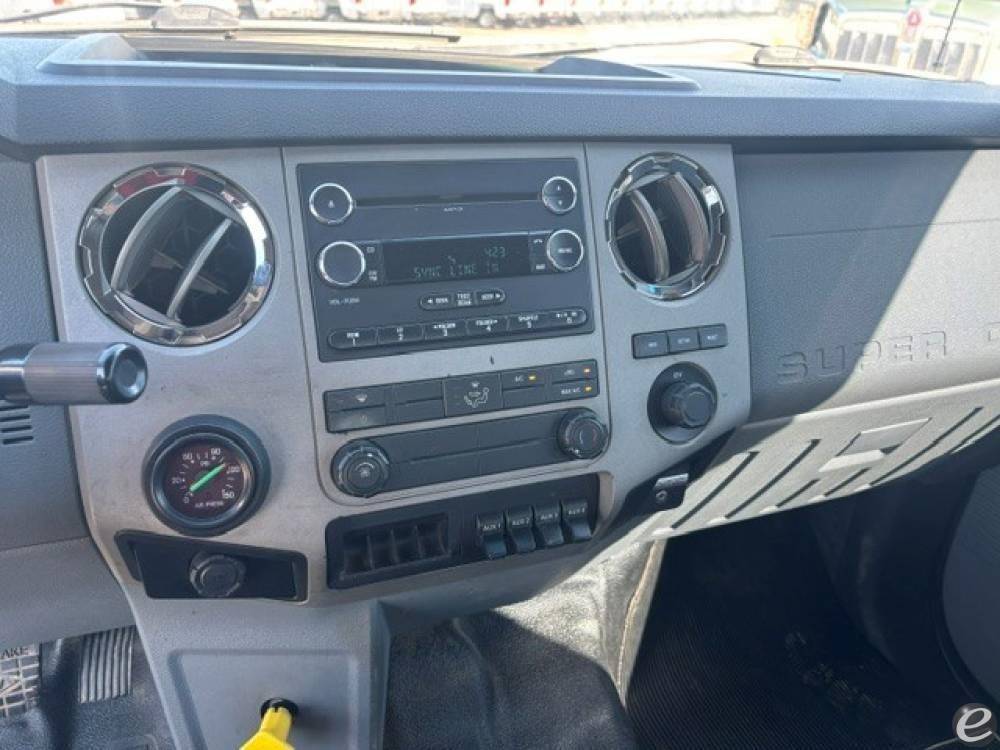 2015 Ford F750 XLT SD