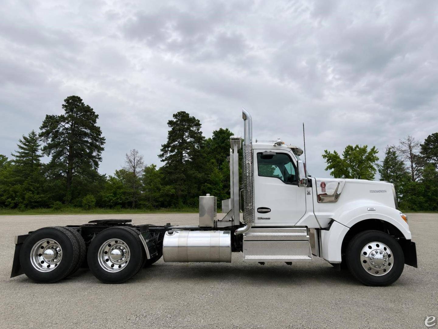 2025 Kenworth W990