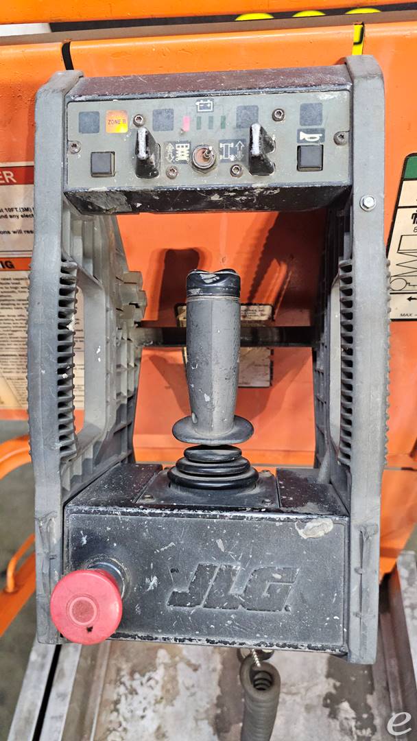 2005 JLG 2630ES
