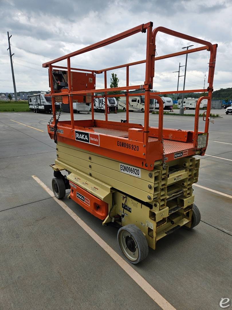 2018 JLG 3246ES