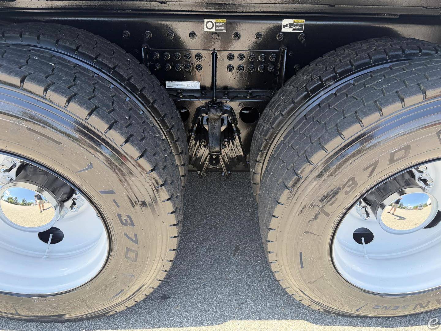 2023 Peterbilt 548