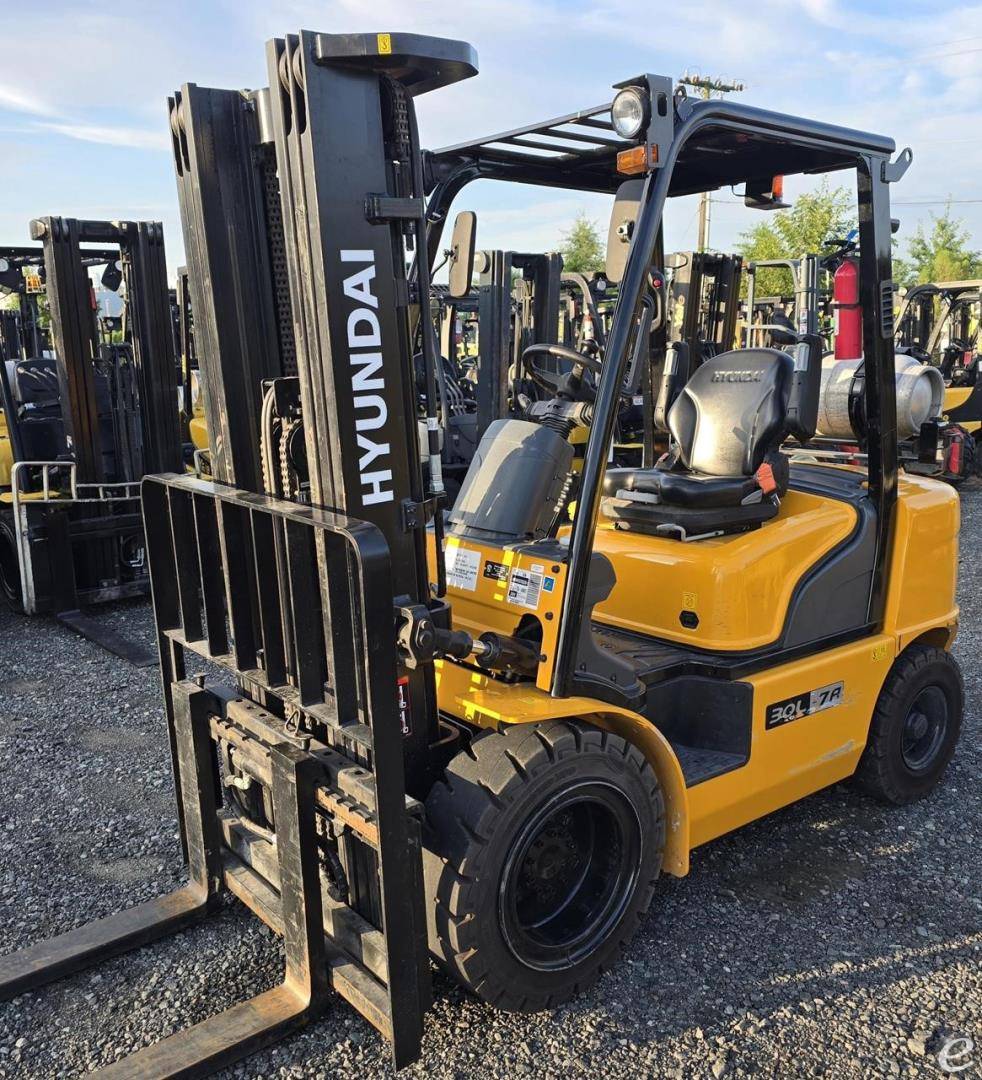 2017 Hyundai 25LC-7M