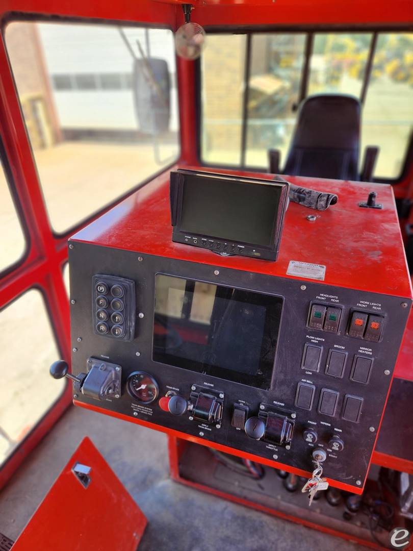 2018 Shuttlewagon NVX8040