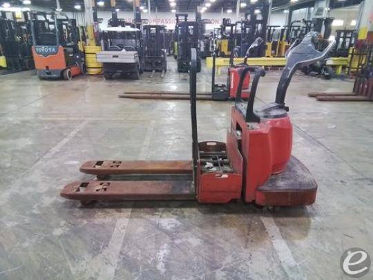 Raymond 8400 Electric Forklift - 123Forklift