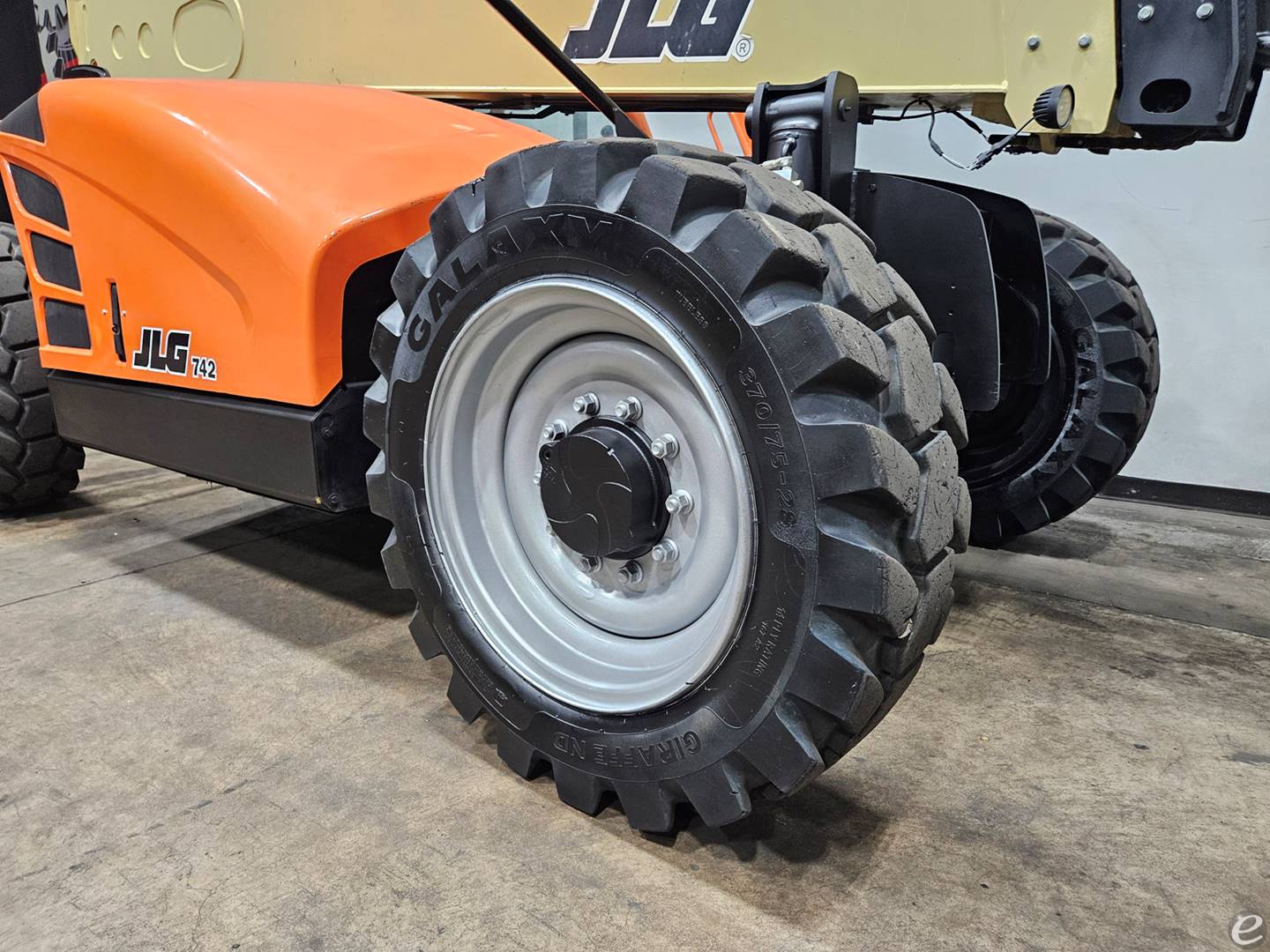 2019 JLG 742