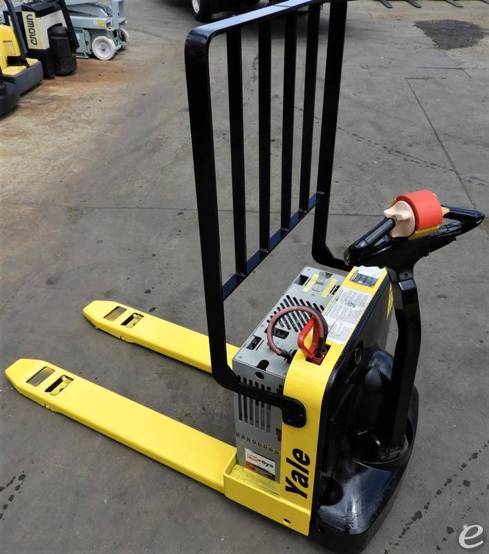 2012 Yale MPB040