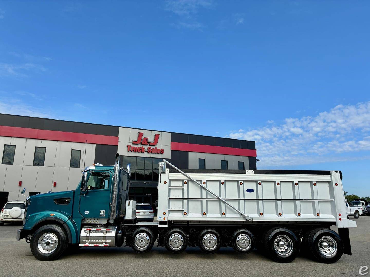 2023 Freightliner 122SD