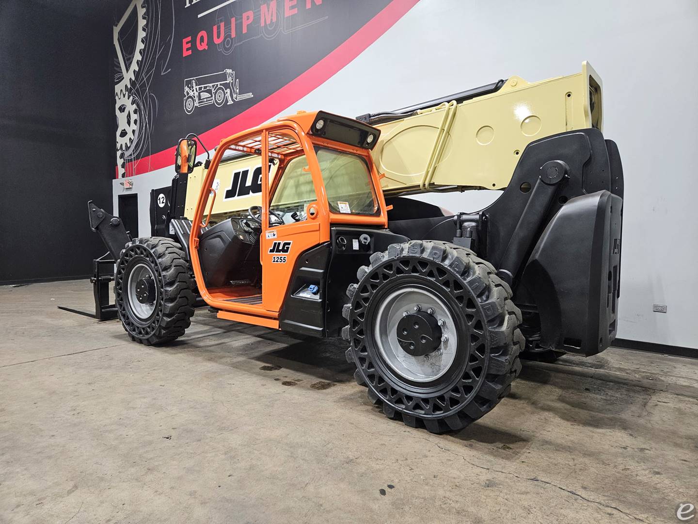2017 JLG 1255