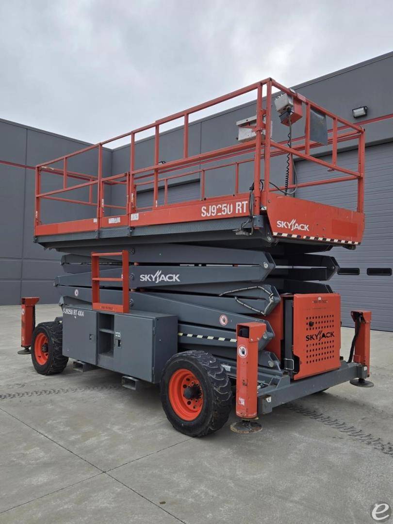 2017 Skyjack SJ9250RT Diesel Scissor Lift - 123Forklift