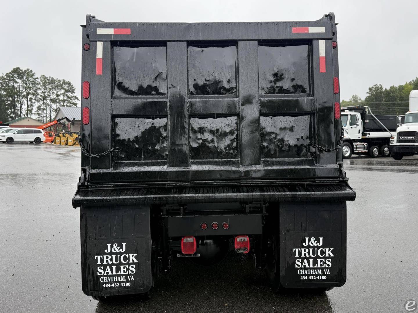2022 Volvo VHD84F200