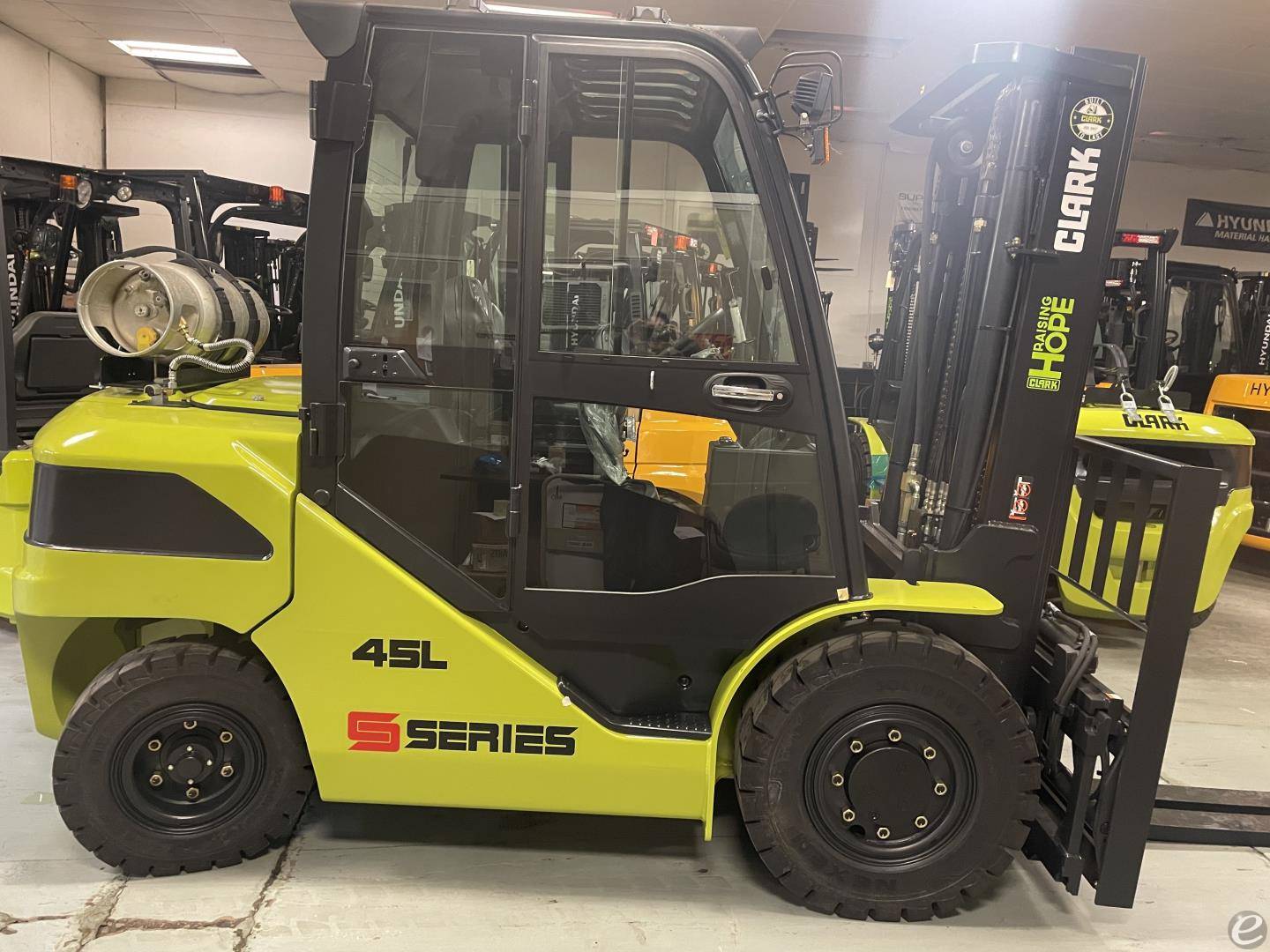 2025 Clark S45L