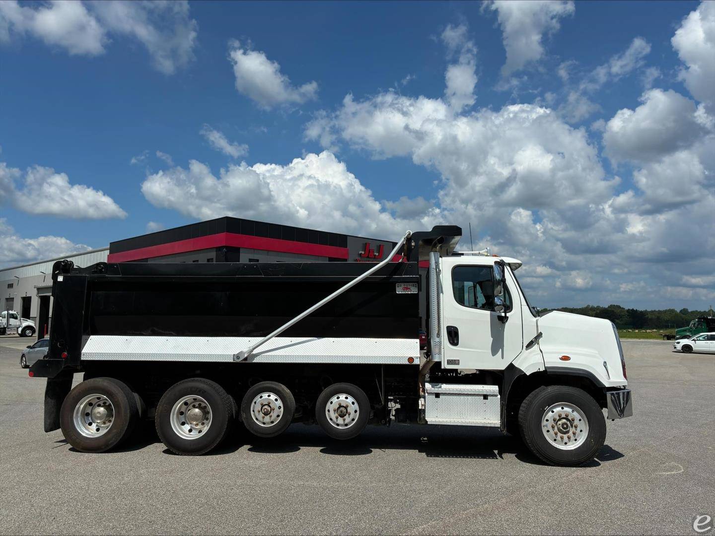 2023 Freightliner 108SD