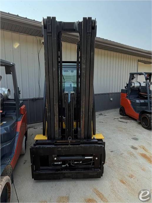 2021 Yale GLC120S