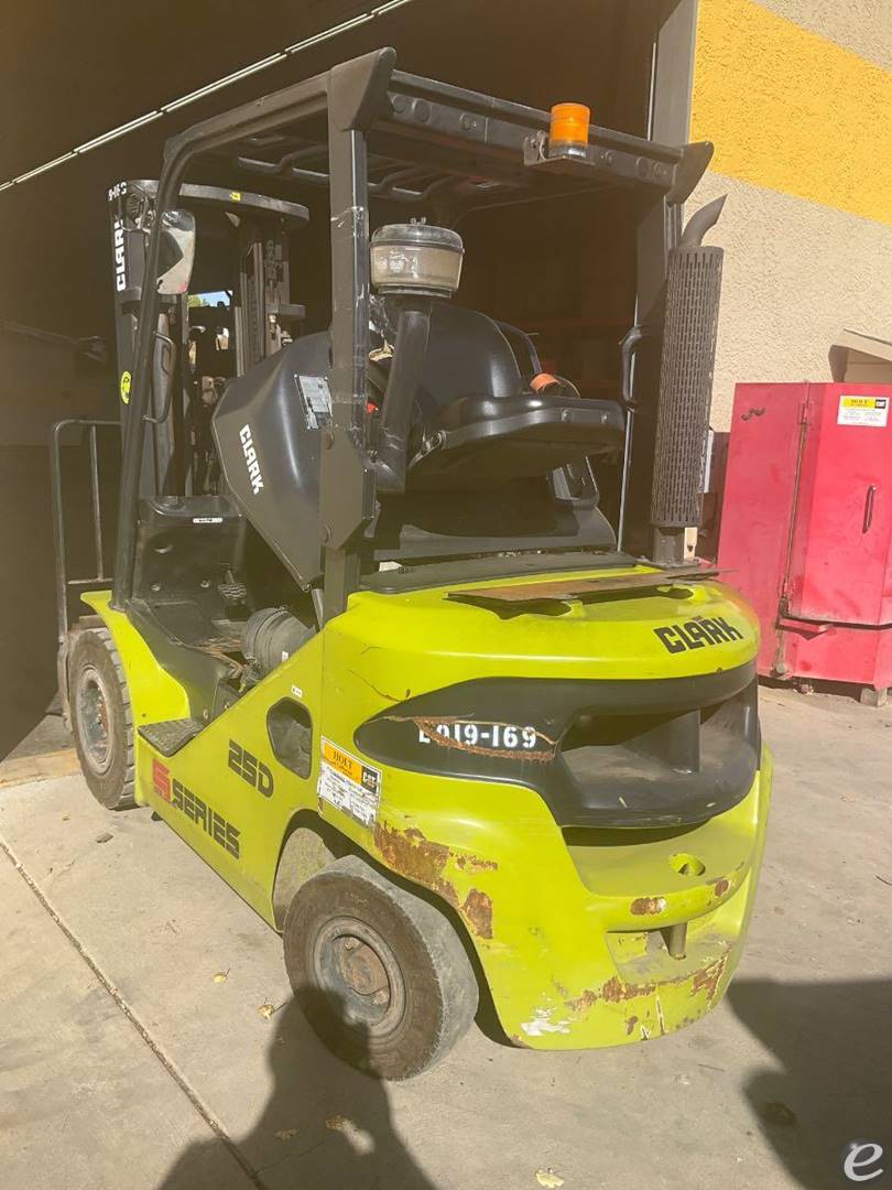 2019 Clark S25D