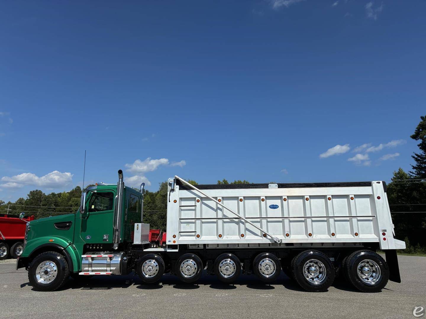 2023 Freightliner 122SD