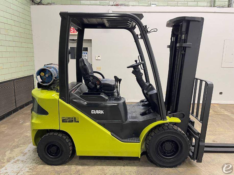 2018 Clark S25L LP Gas Forklift