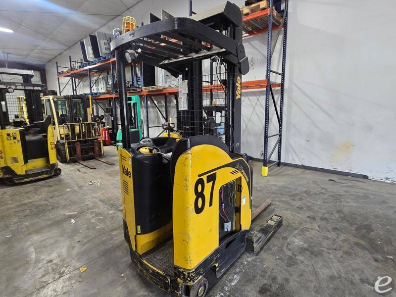 2017 Yale NR040DB