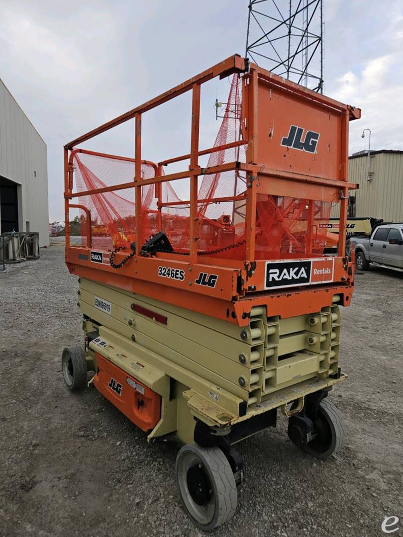2018 JLG 3246ES