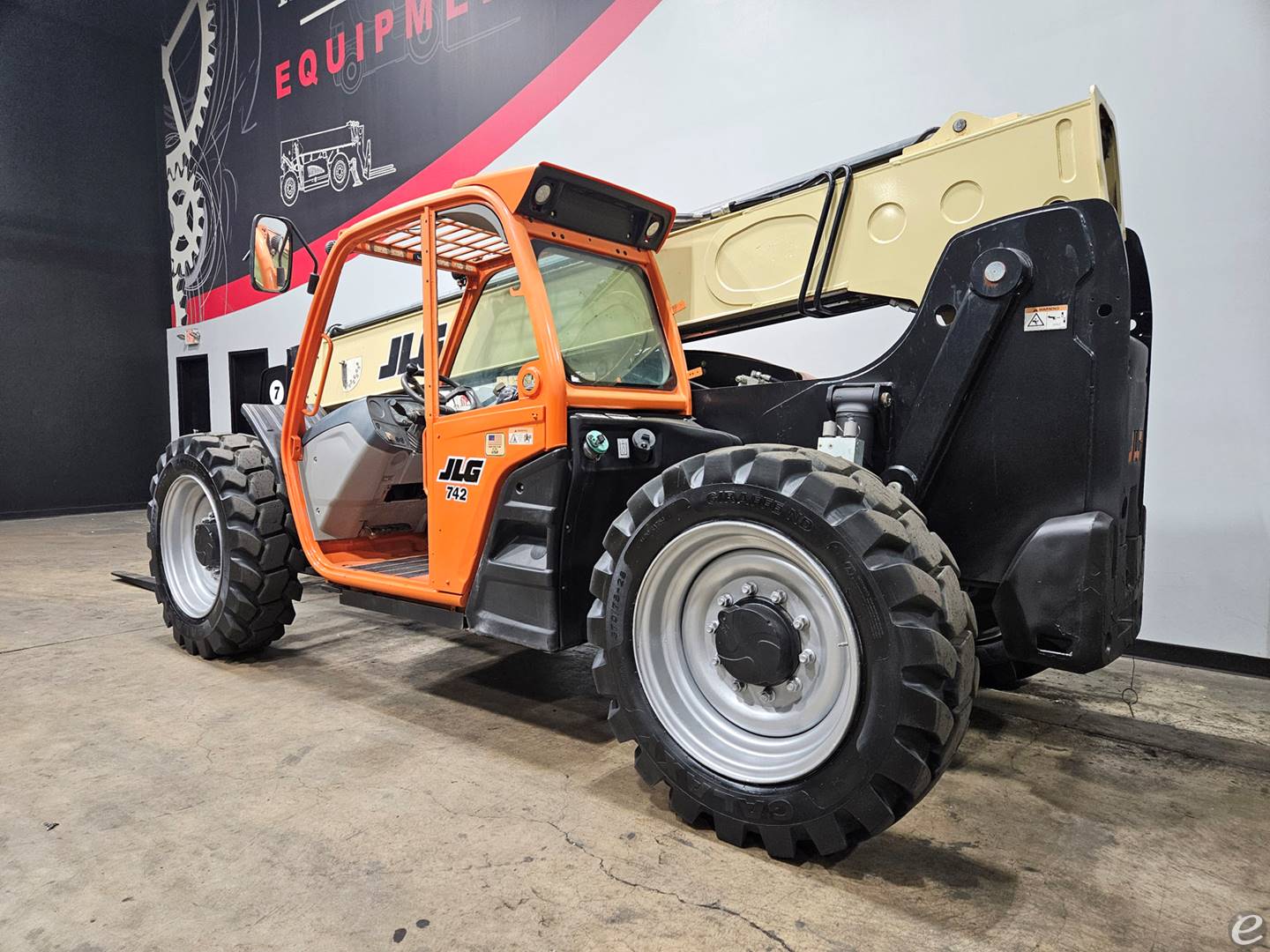 2019 JLG 742