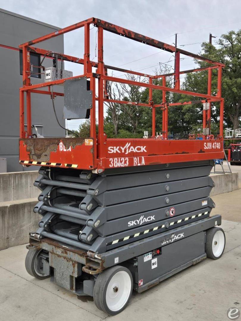 2016 Skyjack SJIII4740 Electric Scissor Lift - 123Forklift