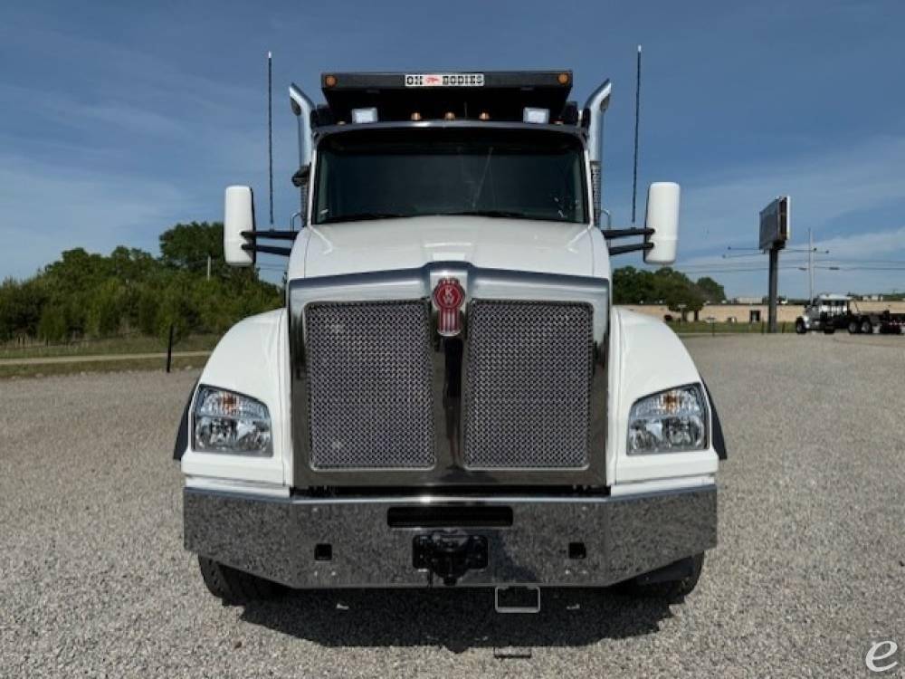 2025 Kenworth T880