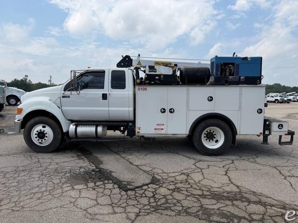 2015 Ford F750 XLT SD