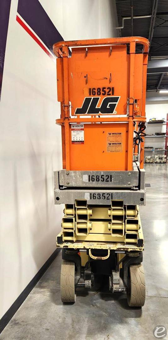 2013 JLG 2030ES