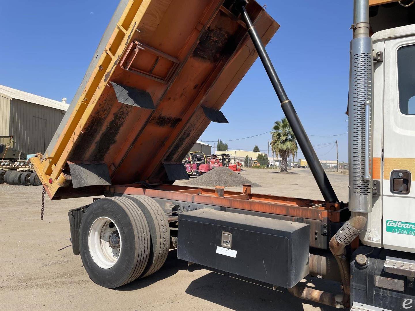 2001 Freightliner FL70