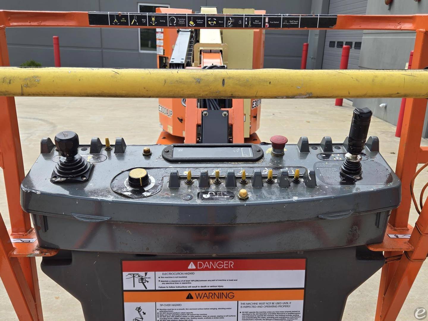 2016 JLG E300AJP