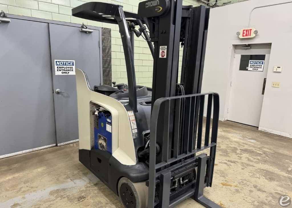 2012 Crown RC5530-30 Electric Forklift - 123Forklift
