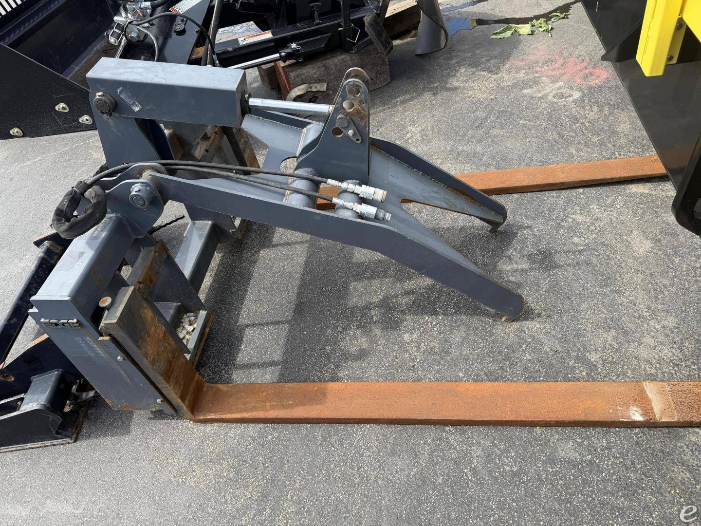 2019 Manitou PALLET FORK FRAME W/ GRAPPLE