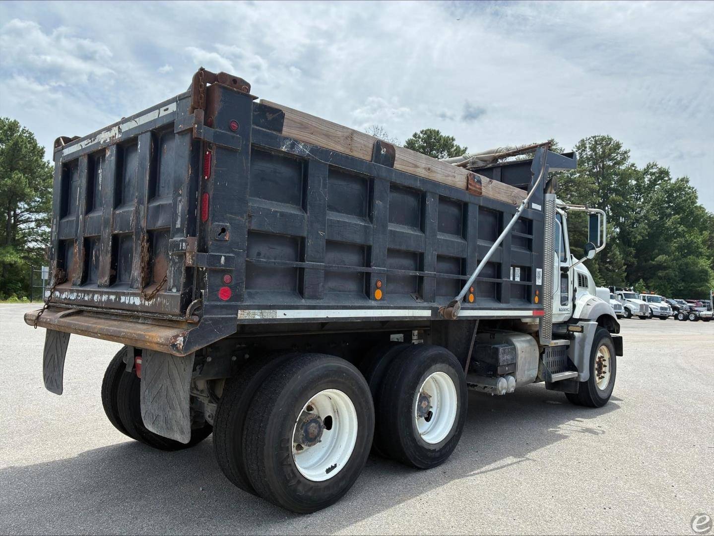 2015 Mack GRANITE GU813