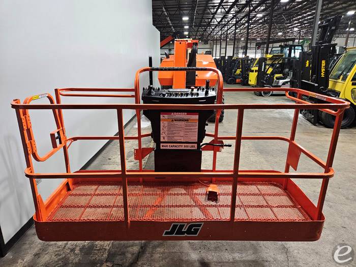 2012 JLG 800A