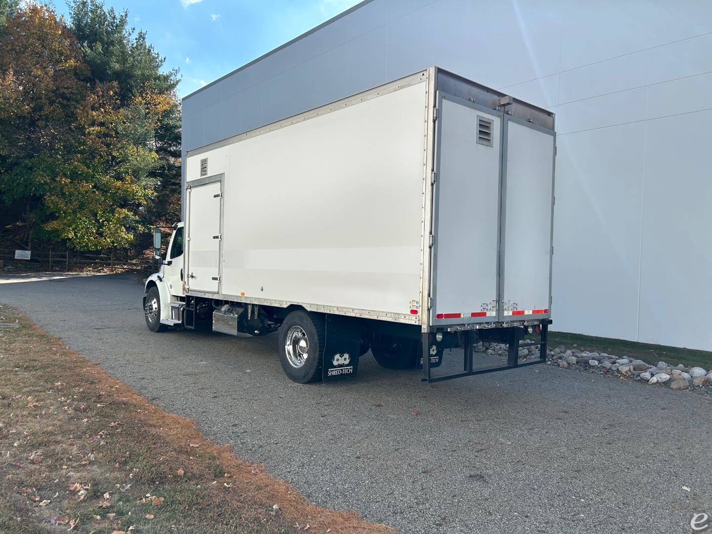 2017 Freightliner BUSINESS CLASS M2 106