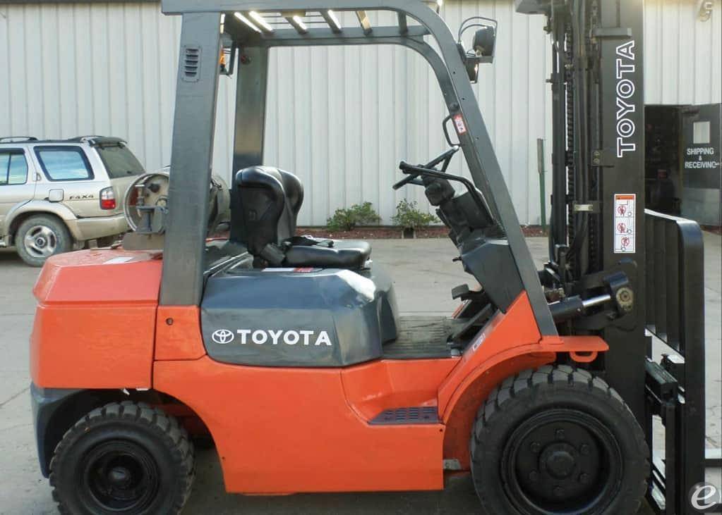 2004 Toyota 7FGU30 LP Gas Forklift
