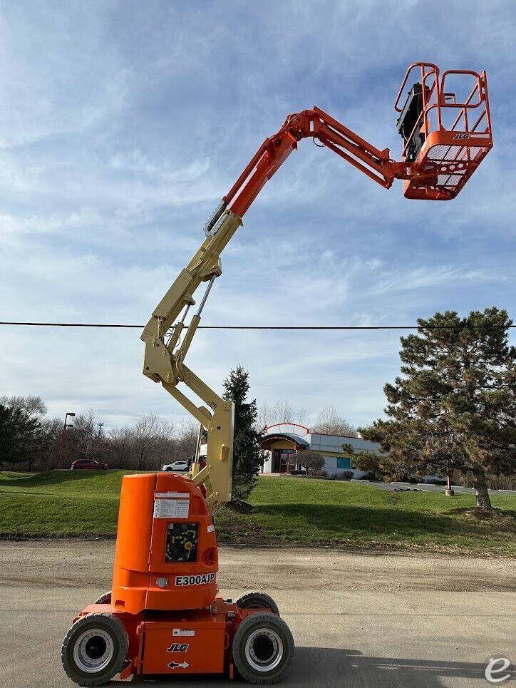 2015 JLG E300AJP Electric Boom Lift - 123Forklift