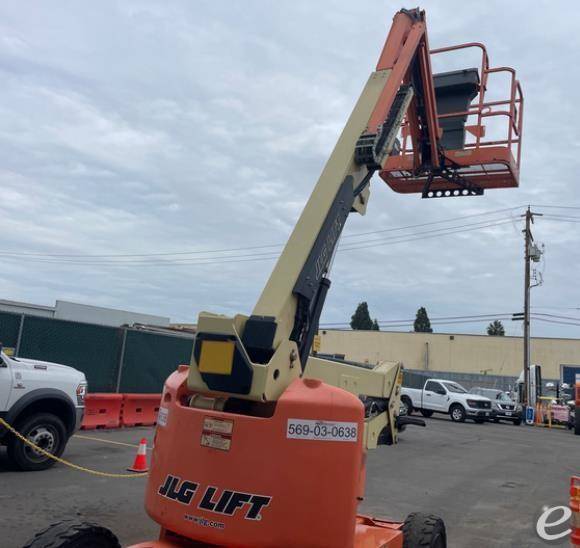 2017 JLG E450AJ