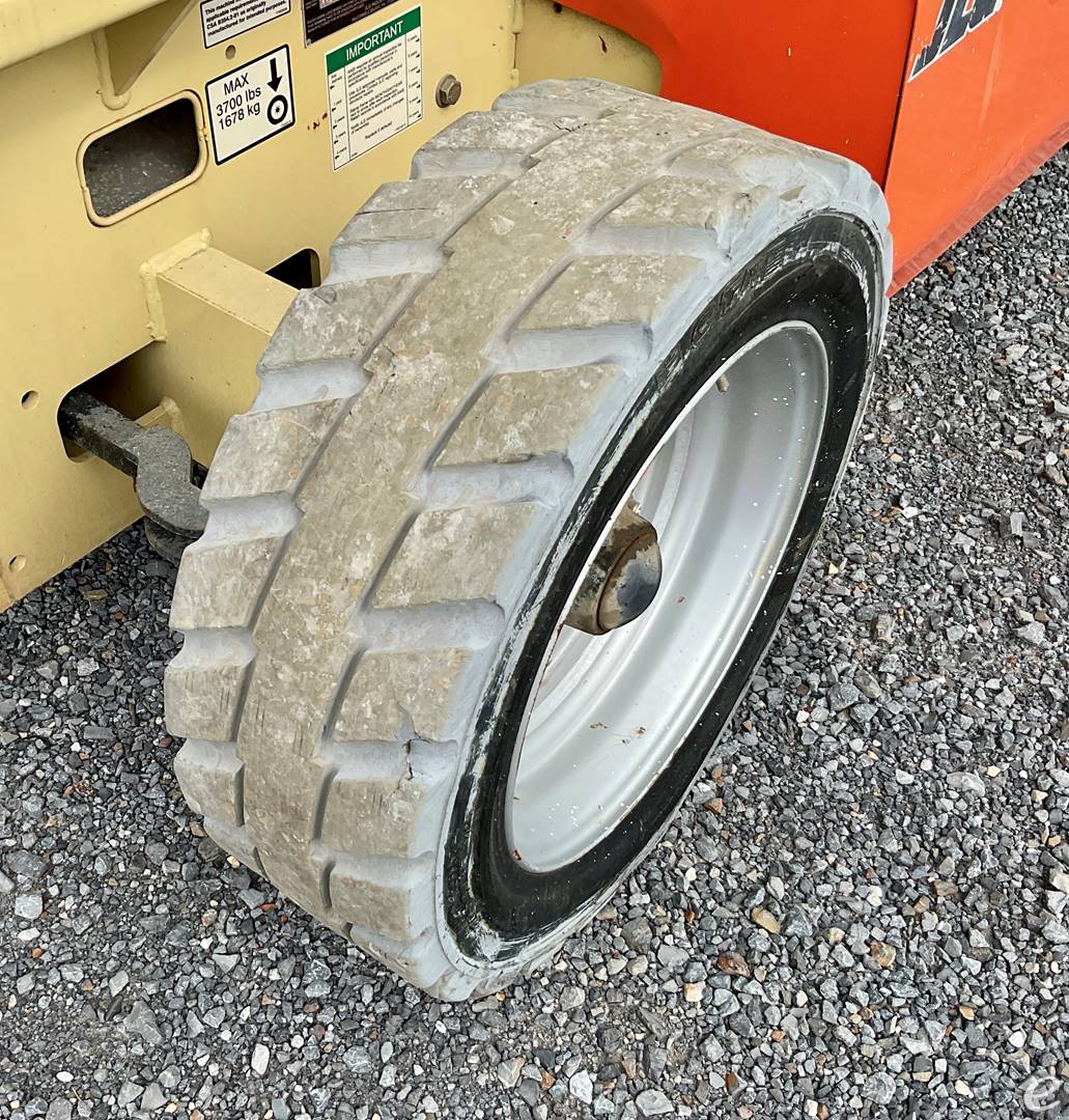 2017 JLG 4069LE