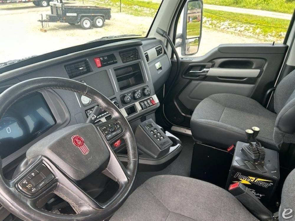 2024 Kenworth T880