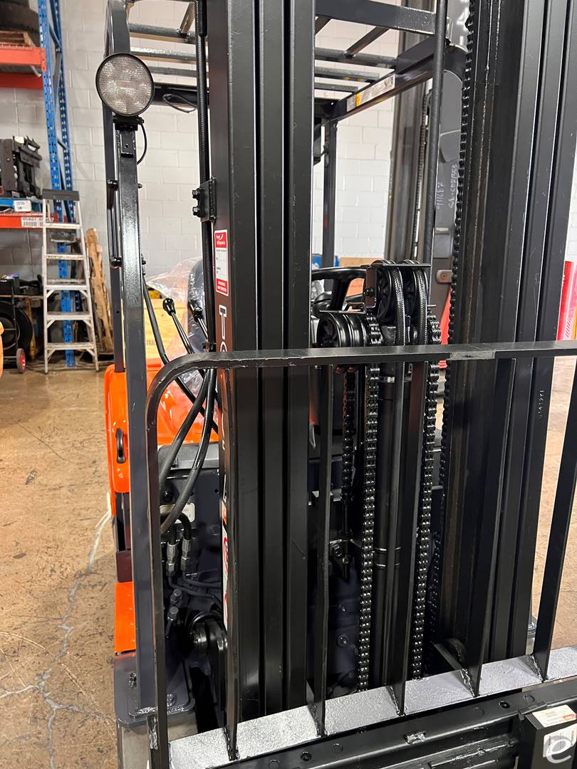 2005 Toyota 7FBEU18 Electric Forklift - 123Forklift