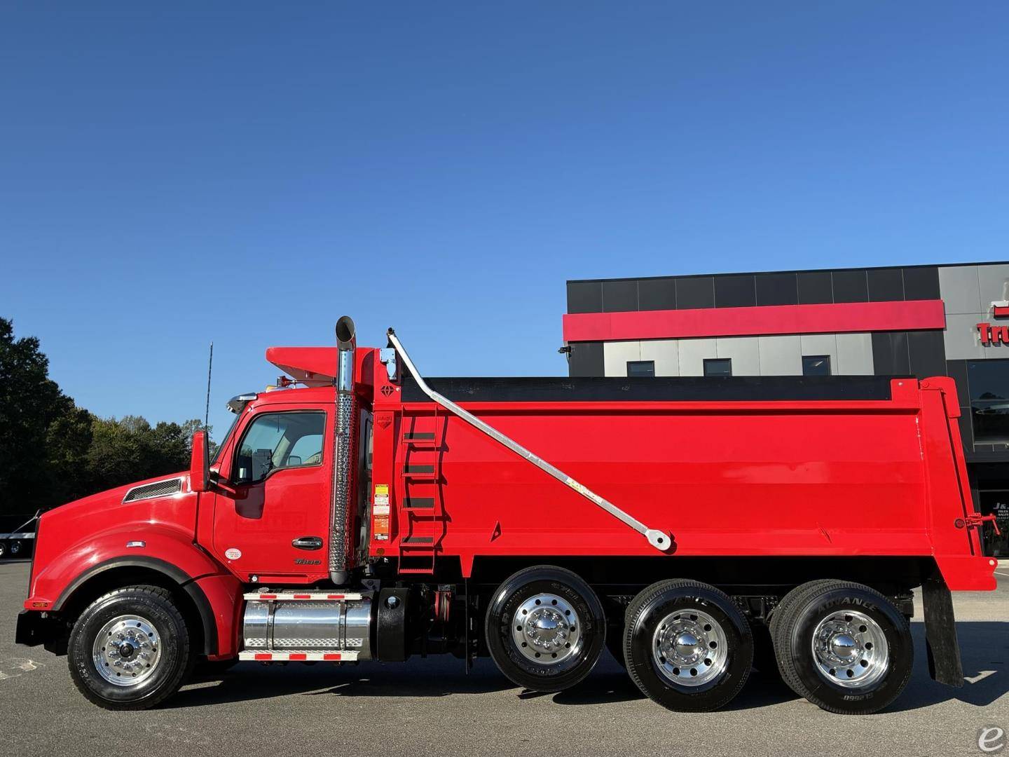 2023 Kenworth T880