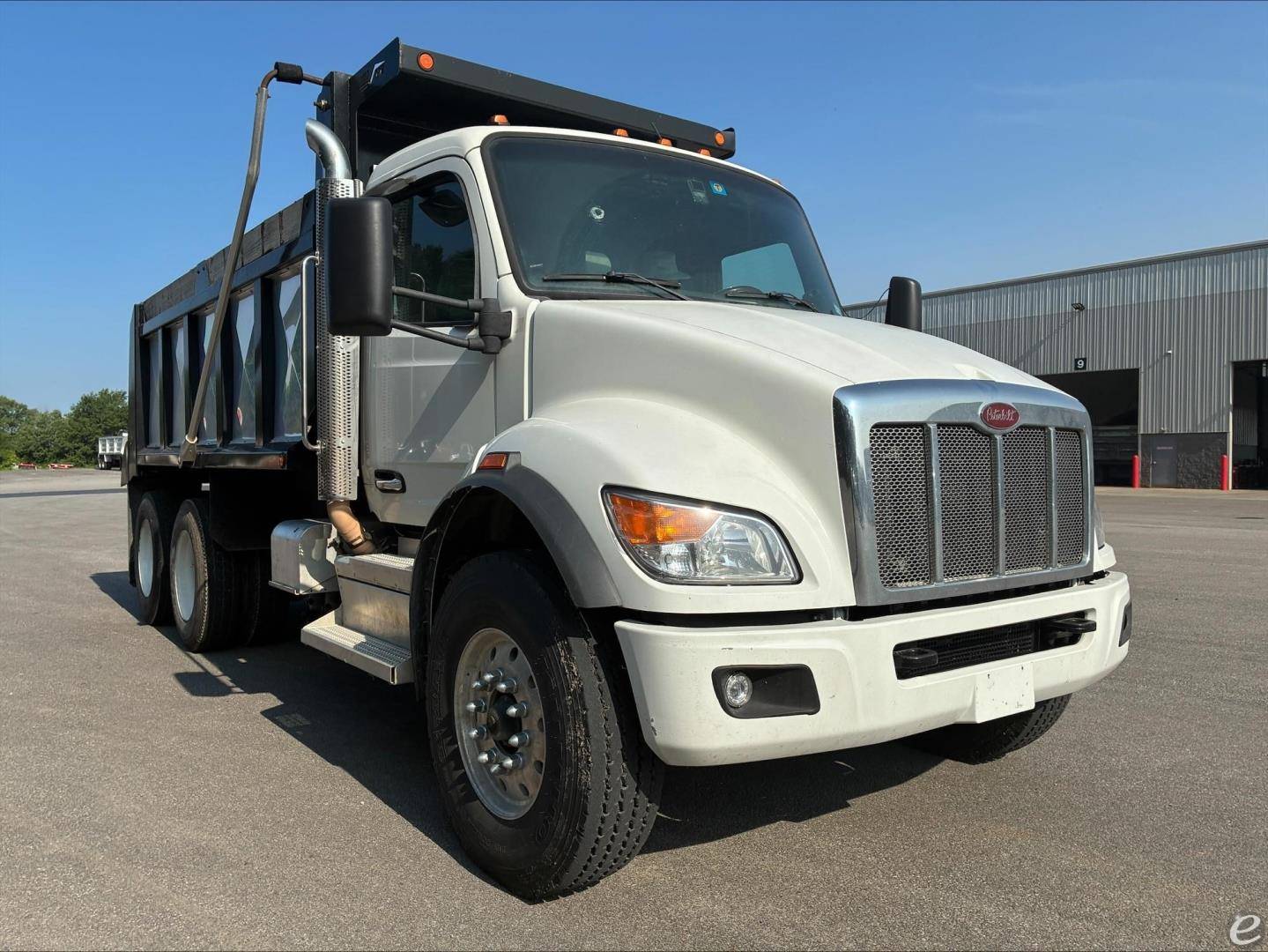 2023 Peterbilt 548