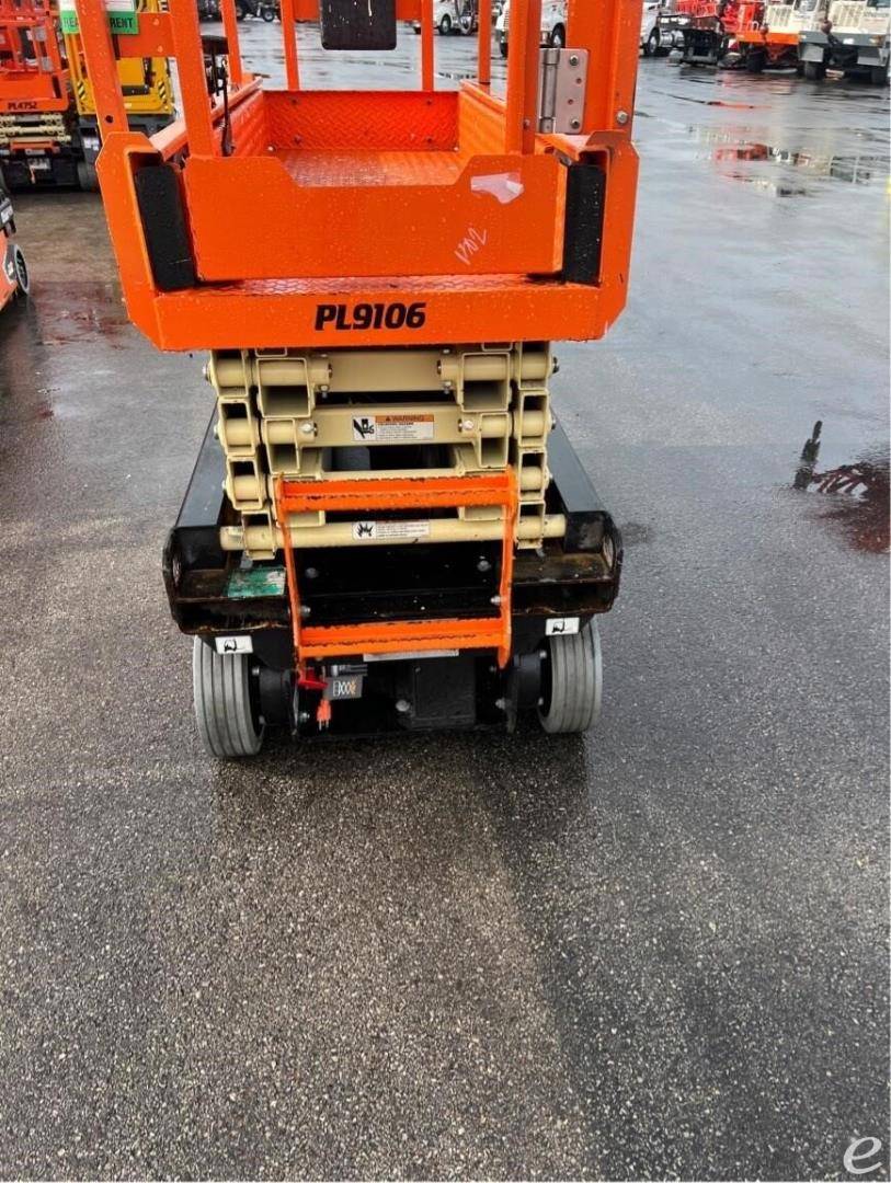 2021 JLG R1932i
