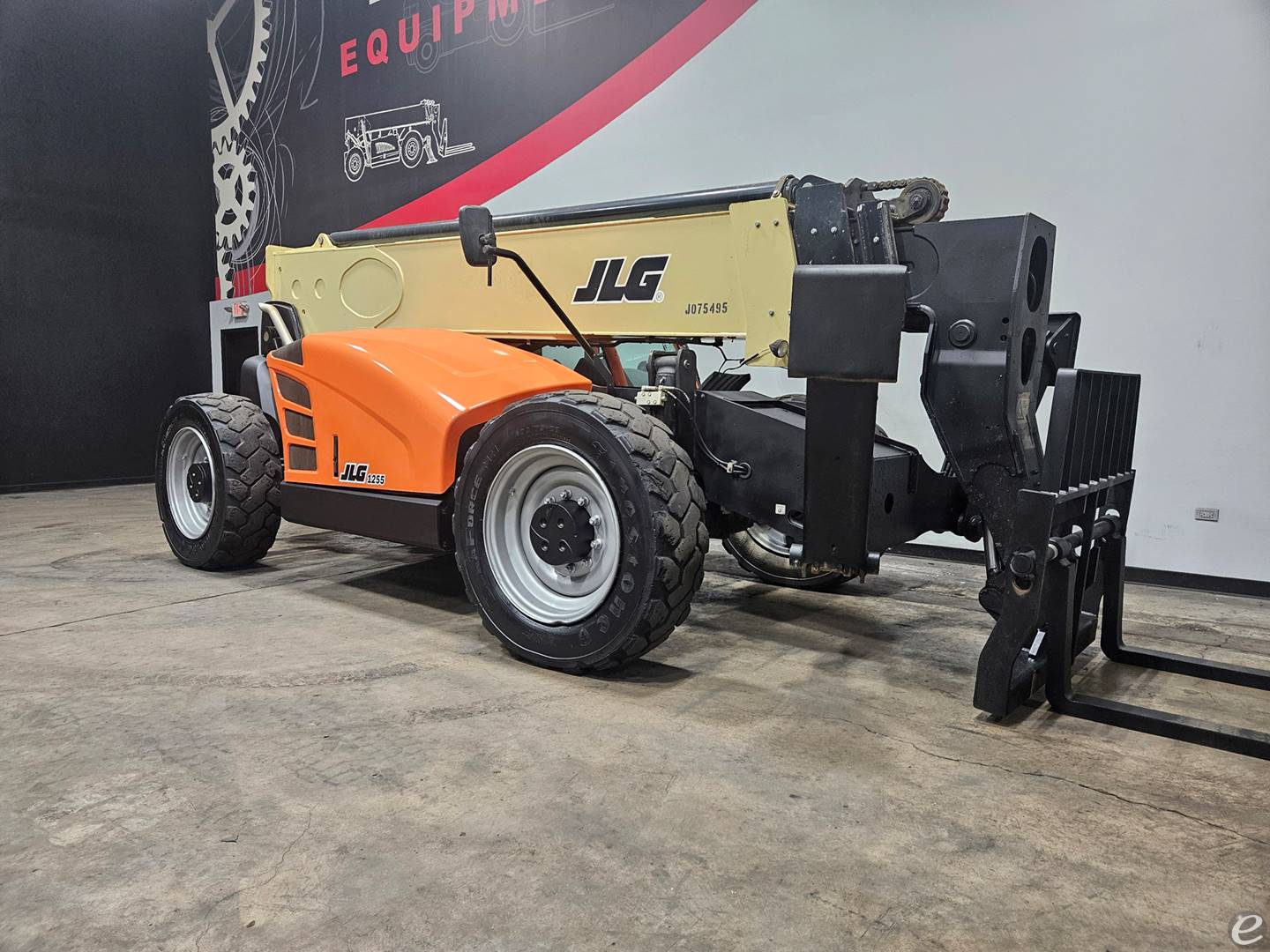 2017 JLG 1255