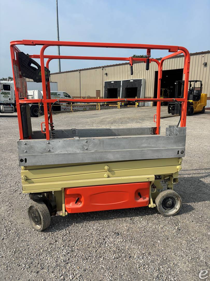 2010 JLG 1930ES